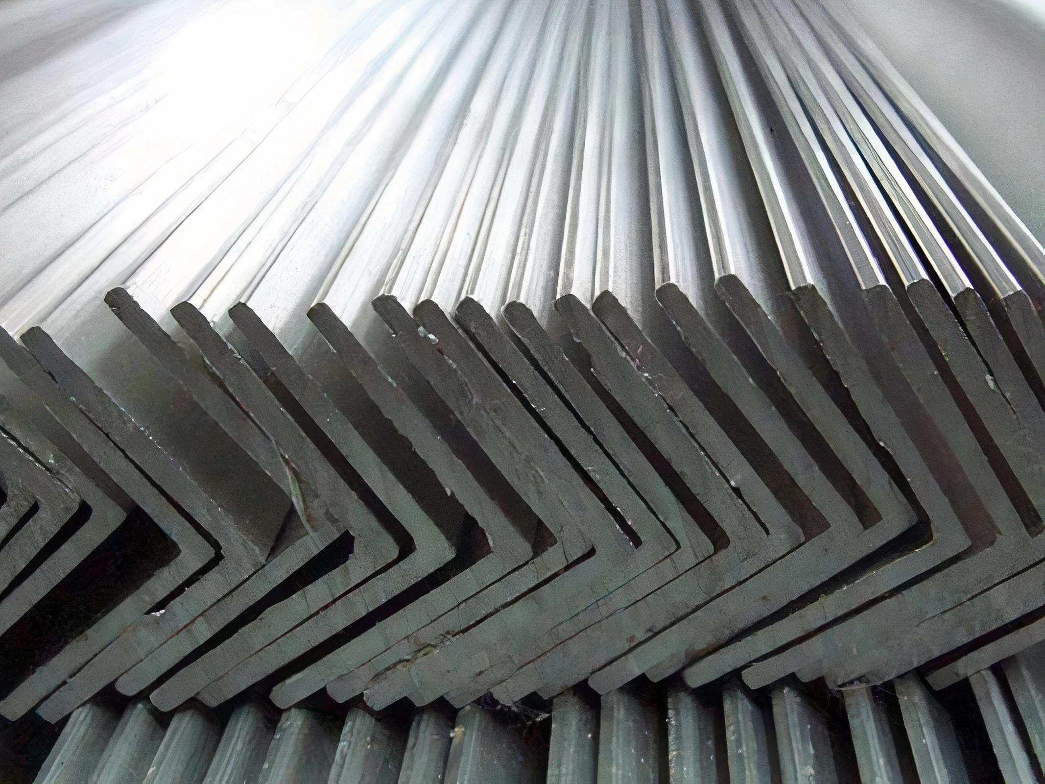 Алюминиевые равнополочные уголки