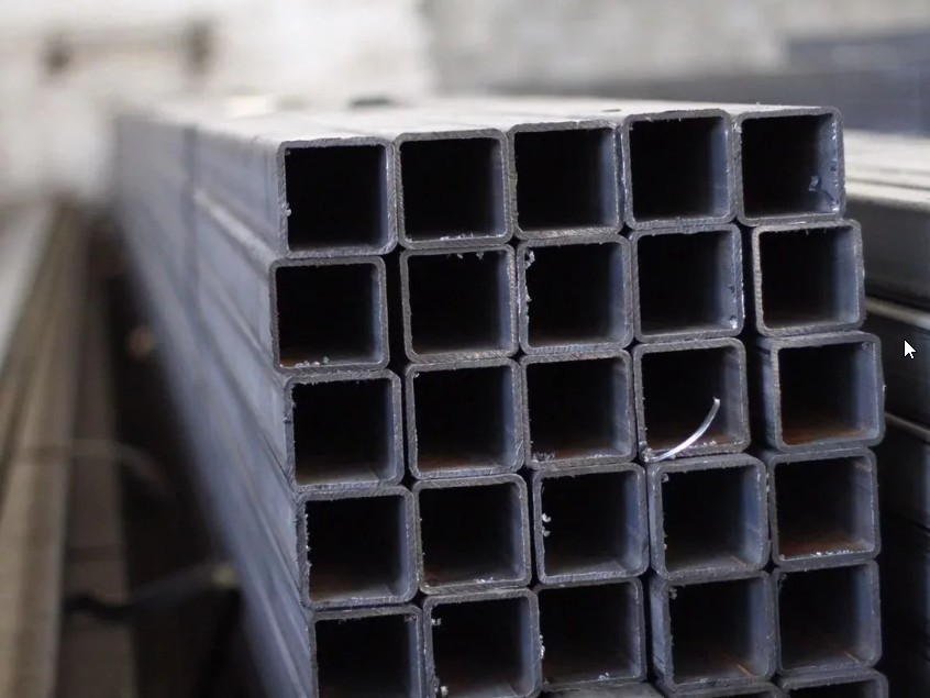 Алюминиевая квадратная труба 15 мм 15 мм 2 мм А6 ГОСТ 8617-2018