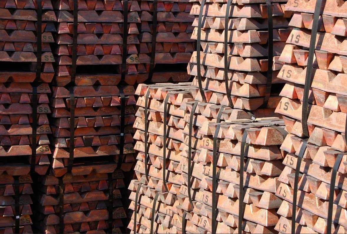 Медный слиток вертикальной отливки 110х110 мм 2800 мм М1б ГОСТ 193-2015