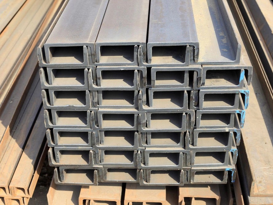 Нержавеющий швеллер горячекатаный 200 мм 75 мм 8,5 мм AISI 304 DIN 1026-1