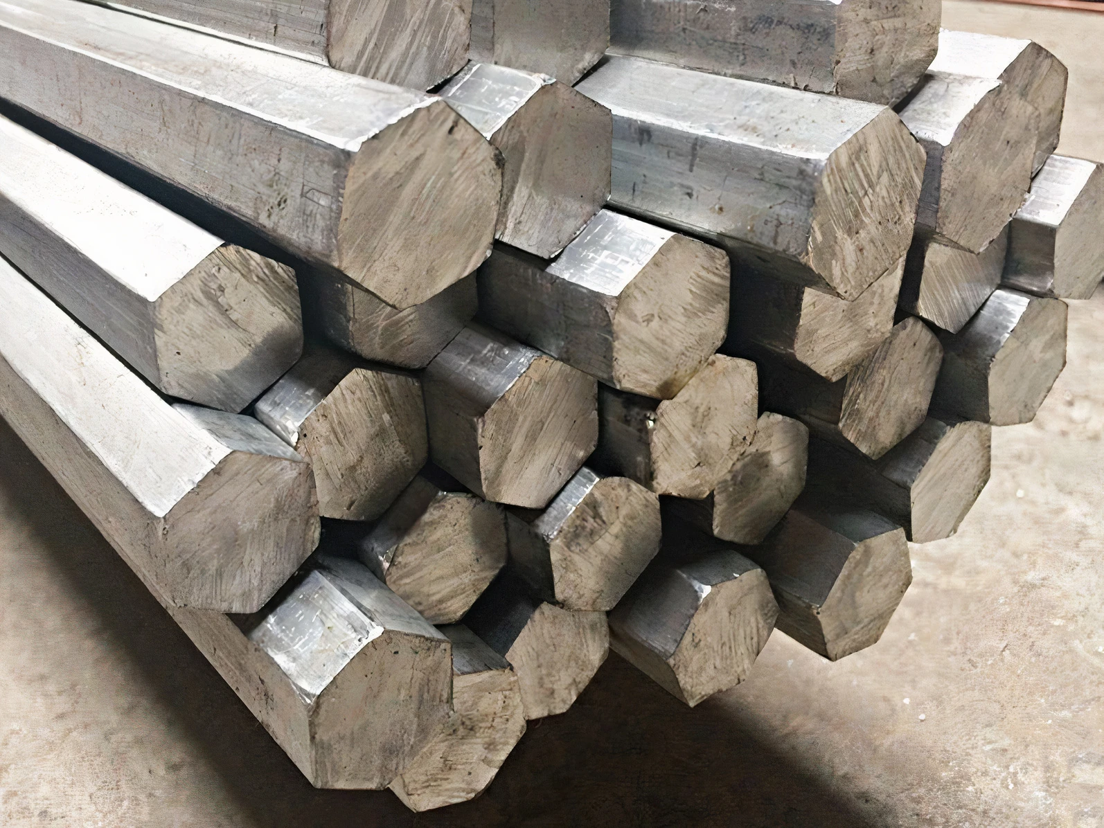 Шестигранный алюминиевый пруток 260 мм AW-6026