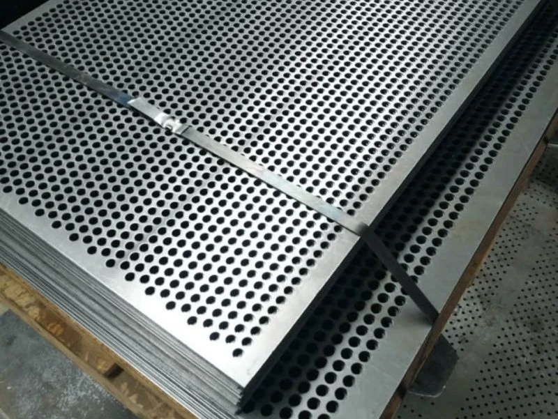 Стальной перфорированный лист Qg 0.7 мм 5 мм 14 мм Ст3кп ГОСТ 19903-2015