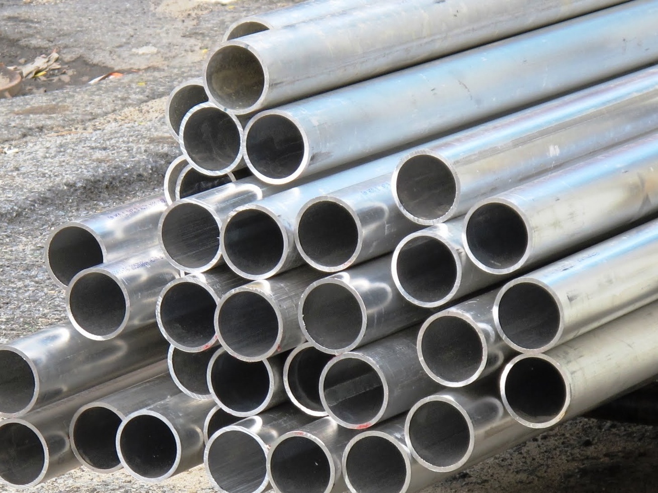 Труба Б/У из цветного металла алюминиевая 9 мм 2 мм АД1